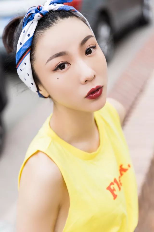 白色时尚音乐节_白色时尚背景_白色时尚