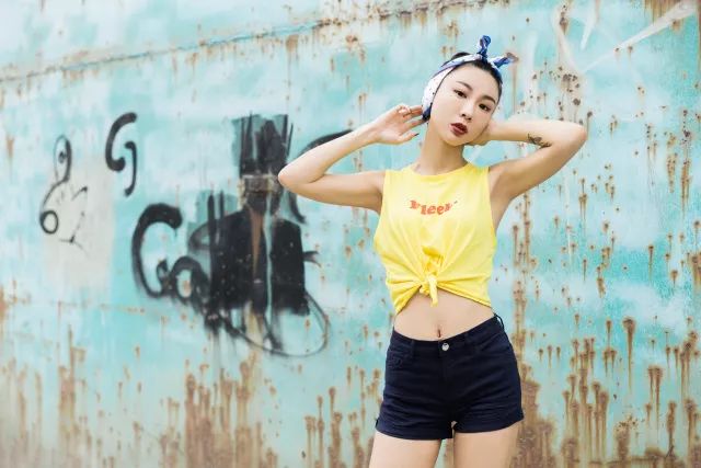 白色时尚背景_白色时尚音乐节_白色时尚