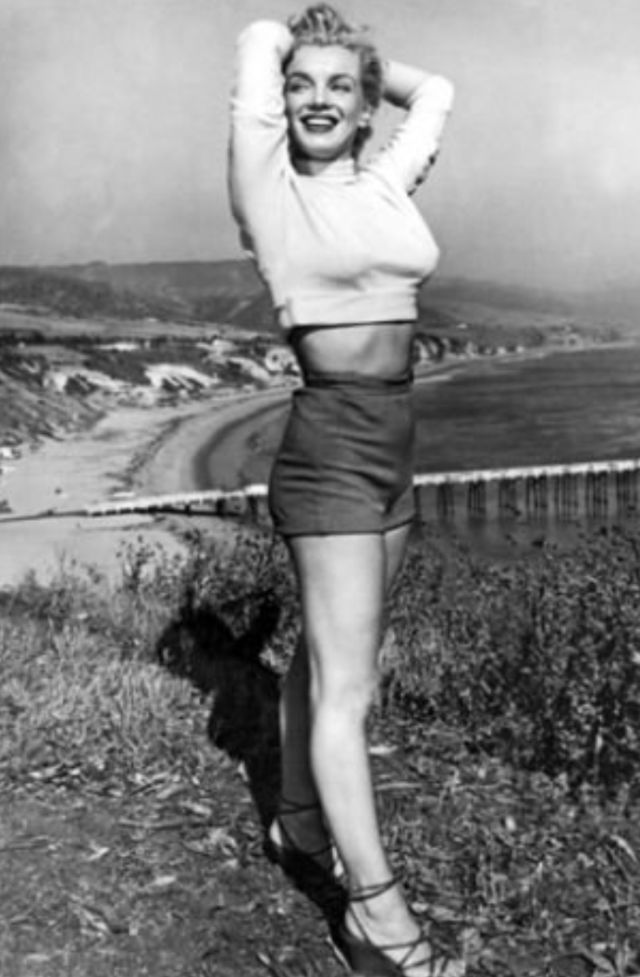 白色时尚背景_白色时尚音乐节_白色时尚