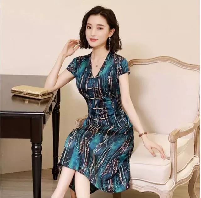 时尚气质女装_气质时尚女装图片_气质时尚女装品牌