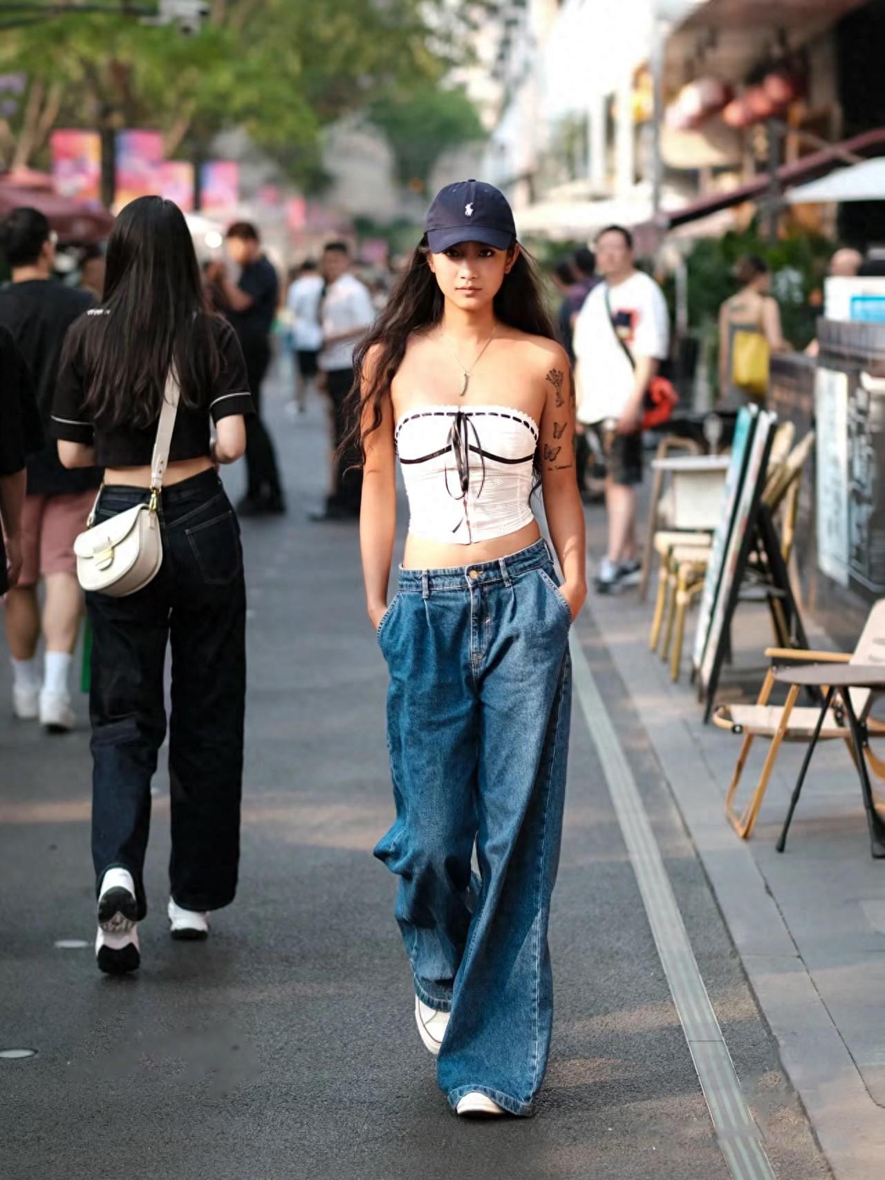 穿着最时尚的女人-穿着时尚的女生给人什么感觉