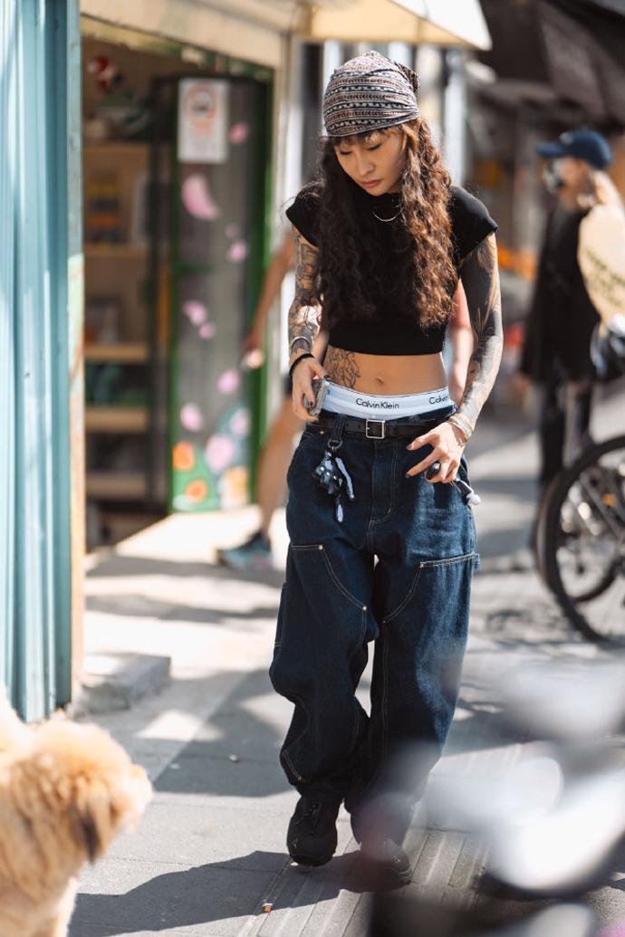 穿着最时尚的女人_穿着时尚的女生给人什么感觉_时尚女人穿搭