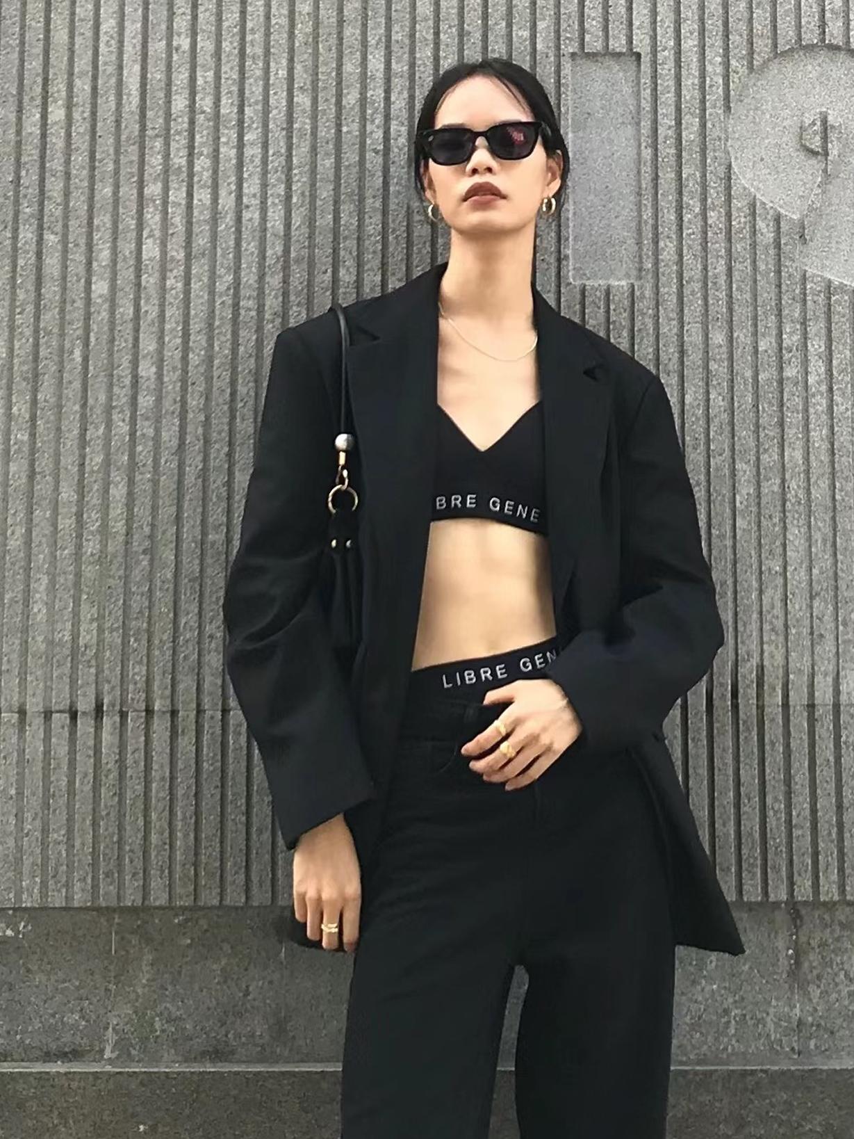 穿着时尚的女生给人什么感觉_时尚女人穿搭_穿着最时尚的女人