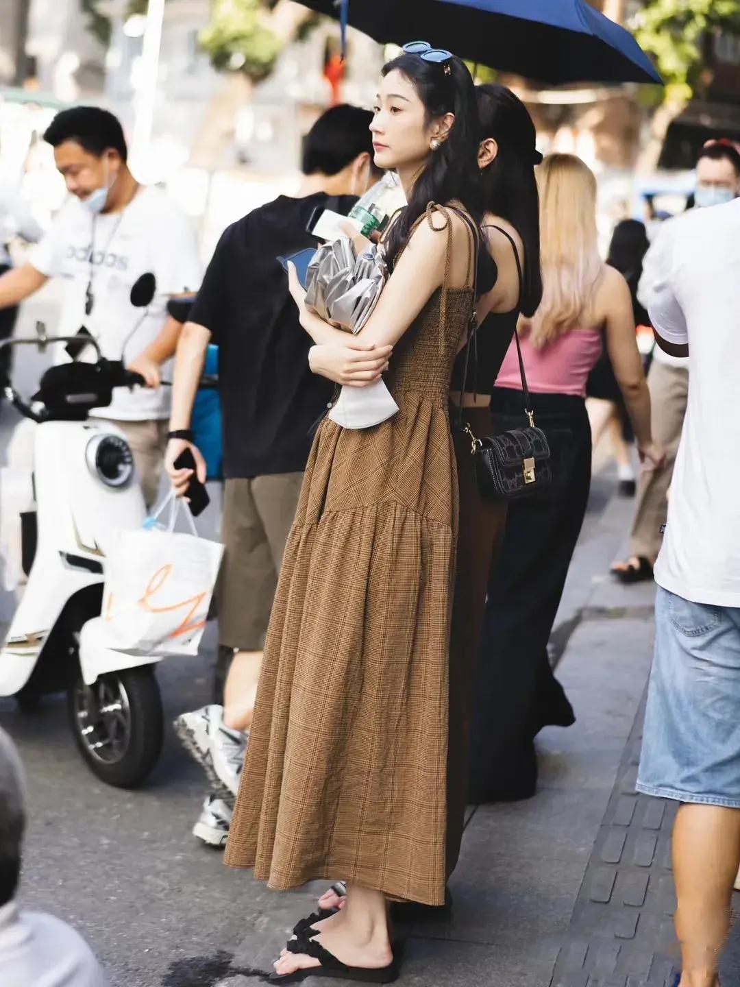 穿着时尚的女生_穿着时尚的女人的心态_穿着最时尚的女人