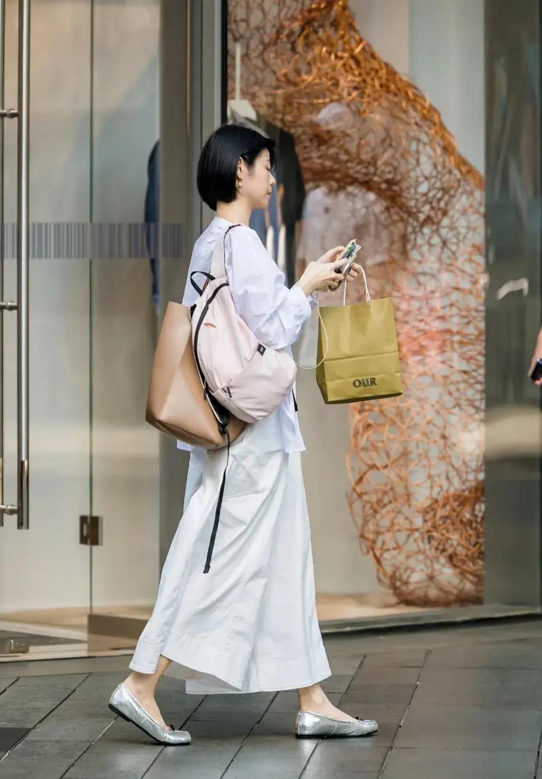 穿着时尚的女生_穿着最时尚的女人_穿着时尚的女人的心态