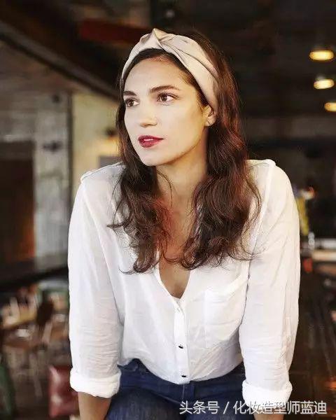 时尚丝巾品牌_时尚丝巾图片_丝巾时尚