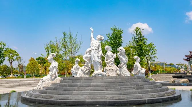 lm13700是什么芯片_新余仙女湖旅游攻略_鞠婧祎红色嫁衣