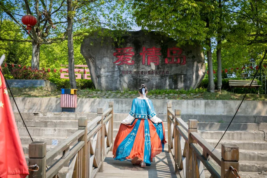 鞠婧祎红色嫁衣_lm13700是什么芯片_新余仙女湖旅游攻略