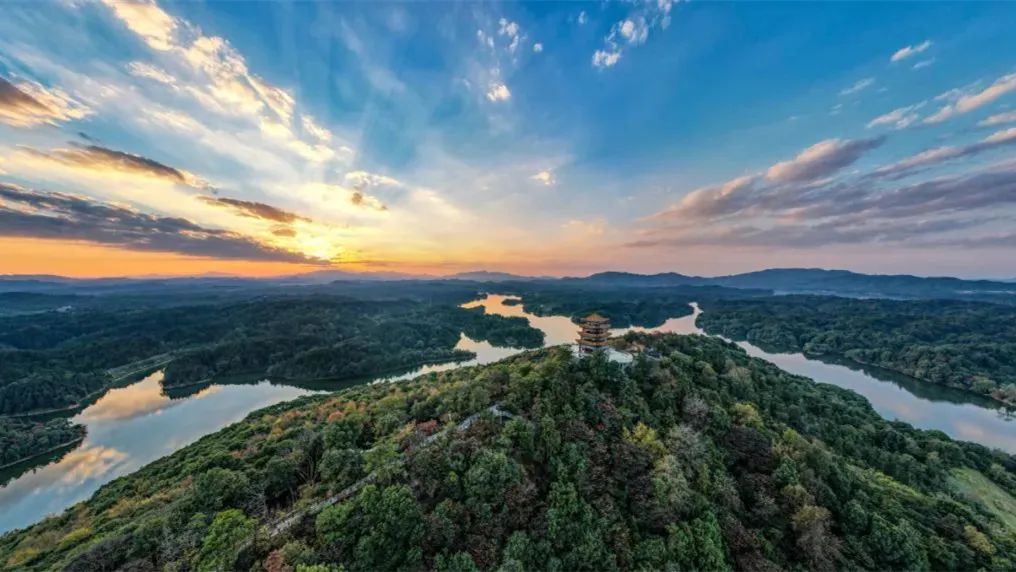 lm13700是什么芯片_新余仙女湖旅游攻略_鞠婧祎红色嫁衣