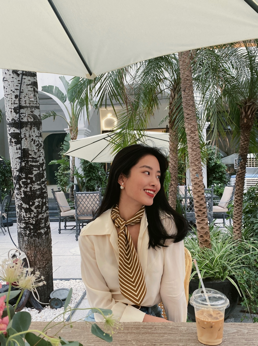 时尚丝巾蒙面_时尚丝巾图片_丝巾时尚