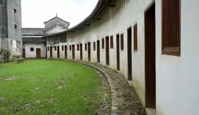 始兴深渡水旅游攻略_始兴深渡水生态旅游区门票_始兴深渡水火坑图片