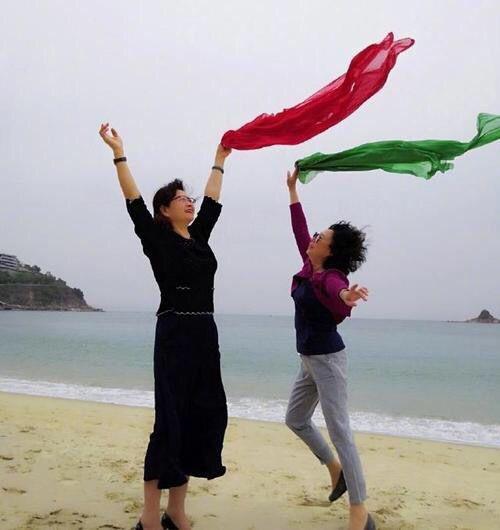 时尚丝巾百变结艺_丝巾时尚_时尚丝巾搭配