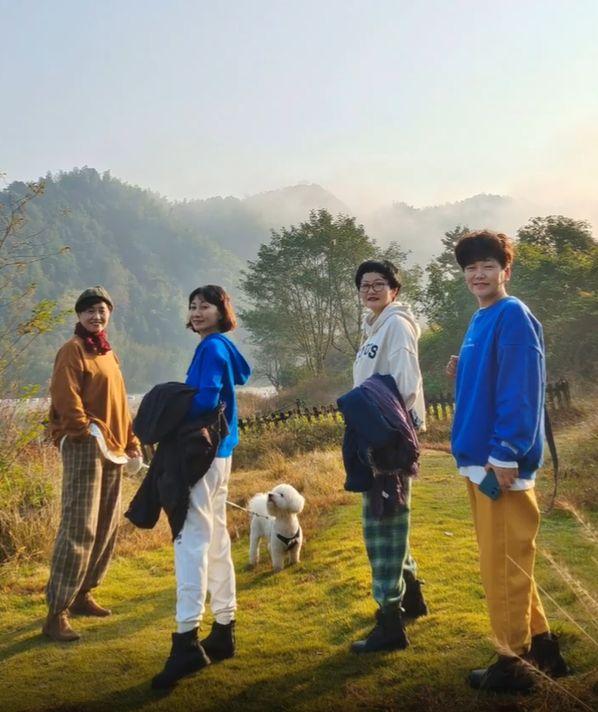 时尚丝巾搭配_时尚丝巾百变结艺_丝巾时尚