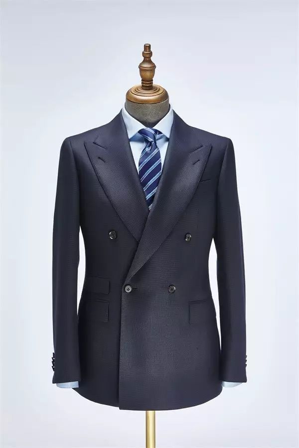 单粒扣西装时尚搭配-西装配什么扣子(图10) 单粒扣西装时尚搭配_西装配什么扣子_西装一粒扣子的正确扣法