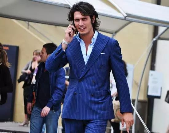 单粒扣西装时尚搭配-西装配什么扣子(图12) 西装一粒扣子的正确扣法_西装配什么扣子_单粒扣西装时尚搭配