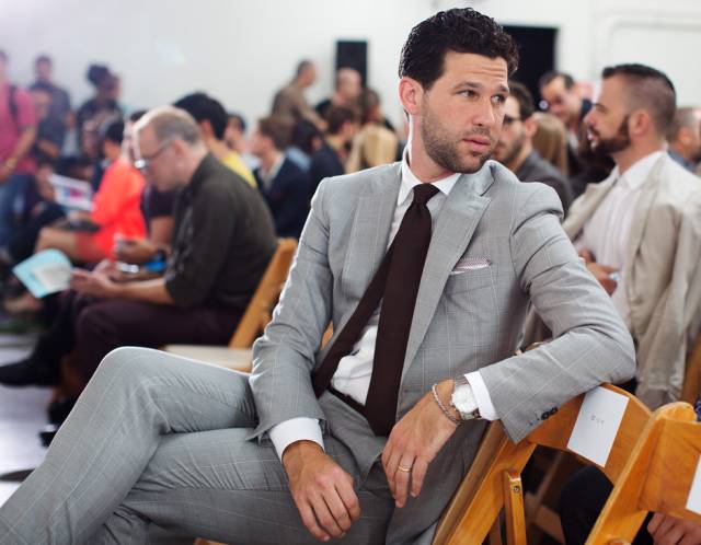 单粒扣西装时尚搭配-西装配什么扣子(图5) 单粒扣西装时尚搭配_西装配什么扣子_西装一粒扣子的正确扣法