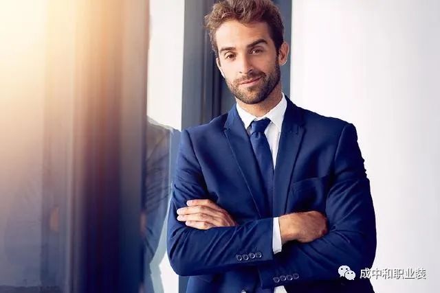 单粒扣西装时尚搭配-西装扣子的讲究四个