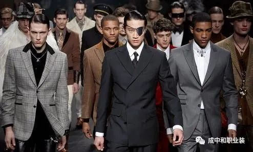 单粒扣西装时尚搭配-西装扣子的讲究四个(图2) 西装扣子的讲究四个_单粒扣西装时尚搭配_一粒西装扣子的正确扣法