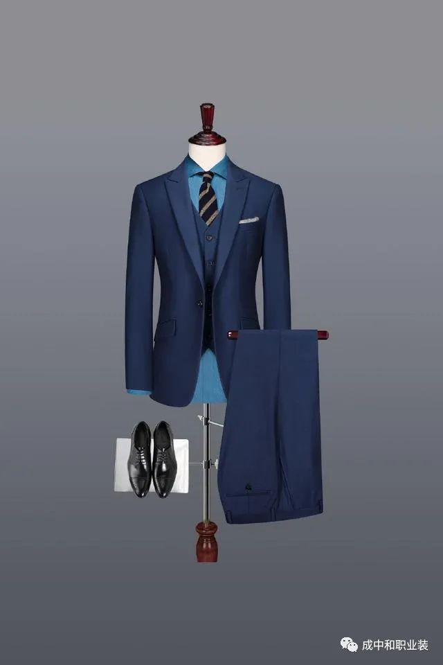 单粒扣西装时尚搭配-西装扣子的讲究四个(图5) 一粒西装扣子的正确扣法_西装扣子的讲究四个_单粒扣西装时尚搭配