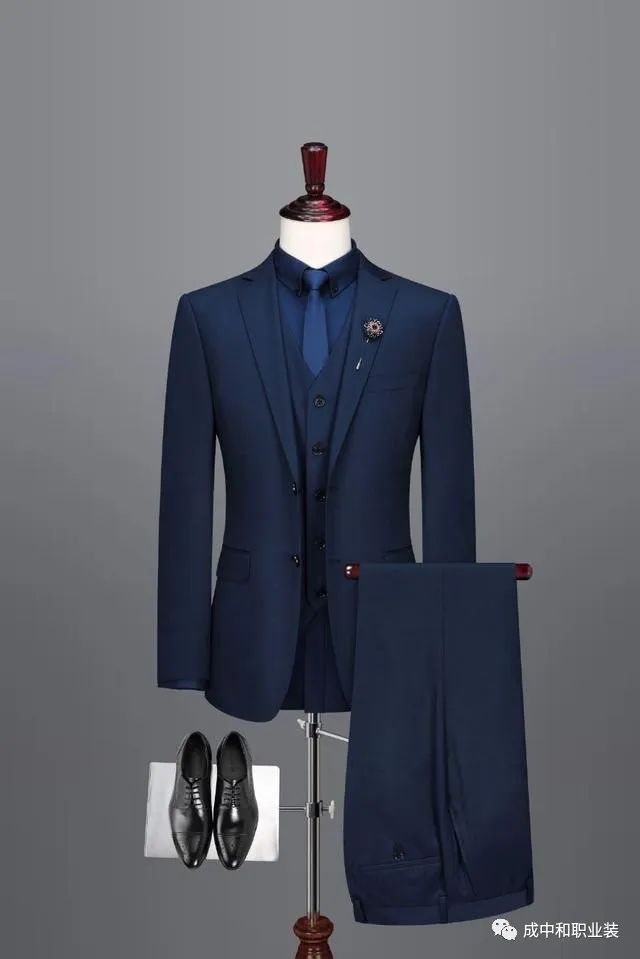 单粒扣西装时尚搭配-西装扣子的讲究四个(图10) 单粒扣西装时尚搭配_一粒西装扣子的正确扣法_西装扣子的讲究四个