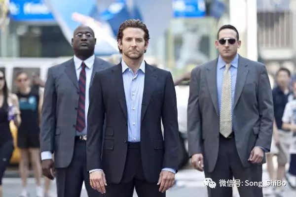 单粒扣西装时尚搭配-西装选一粒扣还是两粒扣(图8) 西装选一粒扣还是两粒扣_西装配什么扣子_单粒扣西装时尚搭配