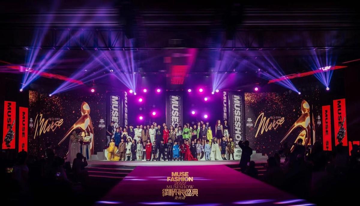 时尚盛典 英文-时尚盛典英文翻译(图11) 时尚盛典英文翻译_盛典英文时尚怎么说_时尚盛典 英文