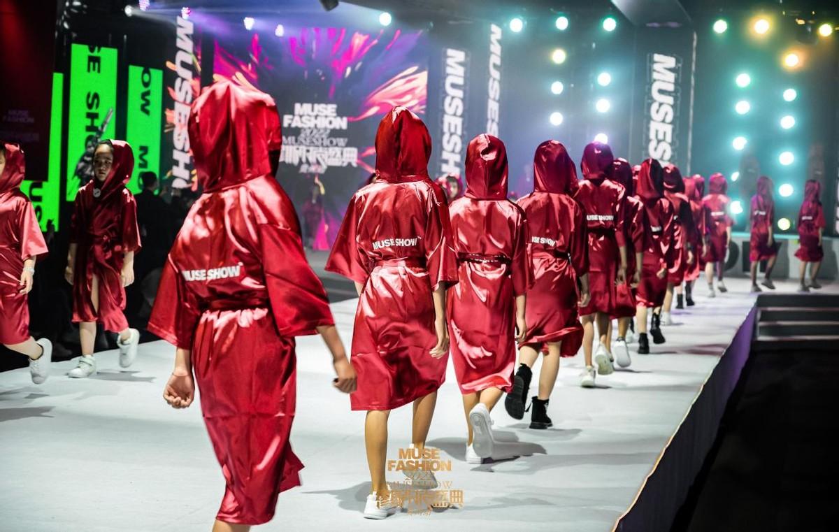 时尚盛典 英文-时尚盛典英文翻译(图4) 时尚盛典 英文_时尚盛典英文翻译_盛典英文时尚怎么说