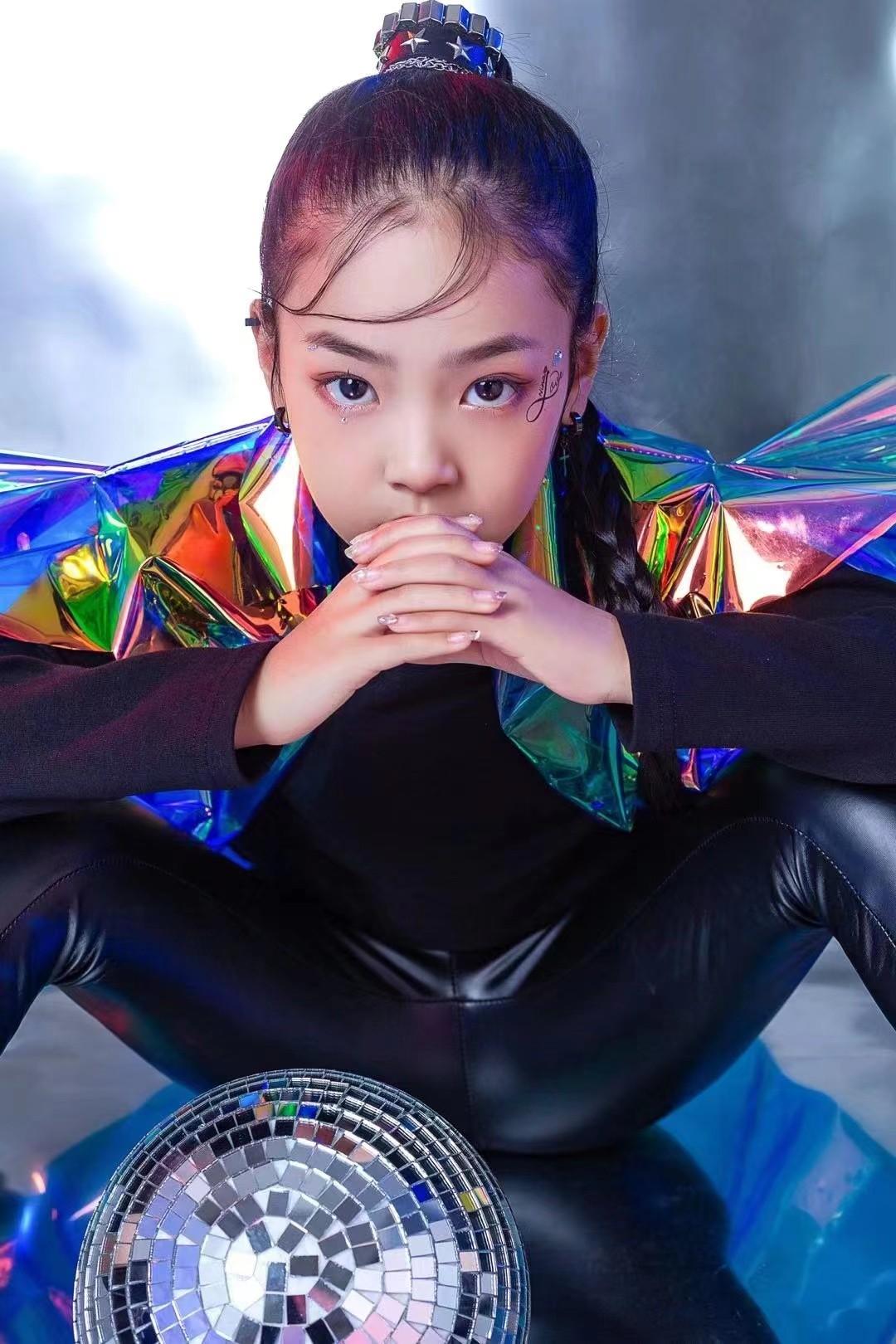 时尚盛典 英文-时尚盛典英文翻译(图5) 时尚盛典英文翻译_时尚盛典 英文_盛典英文时尚怎么说