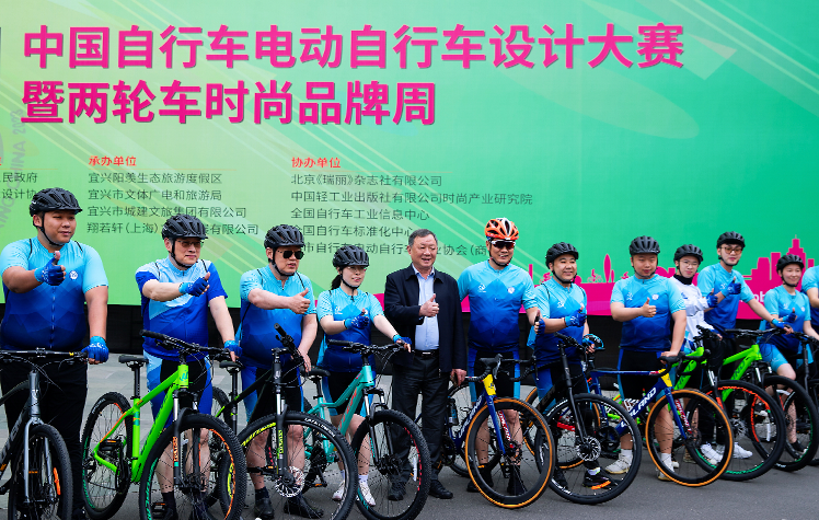 瑞丽时尚论坛-瑞丽时装秀(图1) 瑞丽时装秀_瑞丽时装杂志_瑞丽时尚论坛