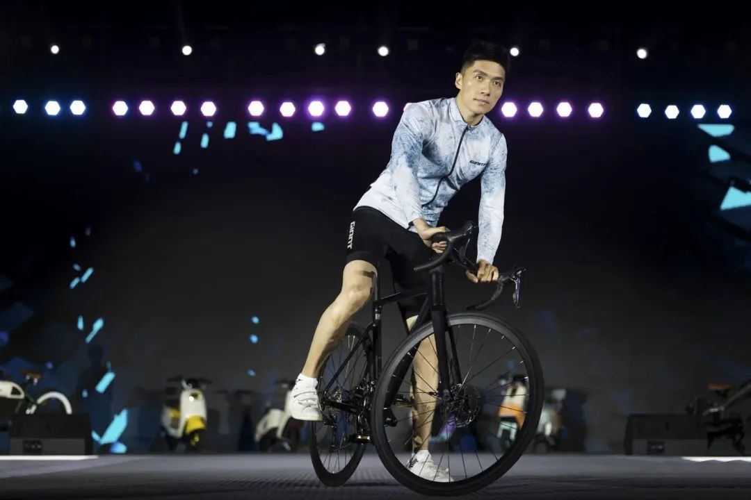 瑞丽时尚论坛-瑞丽时装秀(图12) 瑞丽时装杂志_瑞丽时装秀_瑞丽时尚论坛