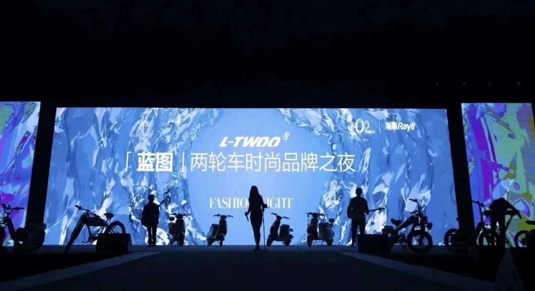 瑞丽时尚论坛-瑞丽时装秀(图7) 瑞丽时装杂志_瑞丽时装秀_瑞丽时尚论坛