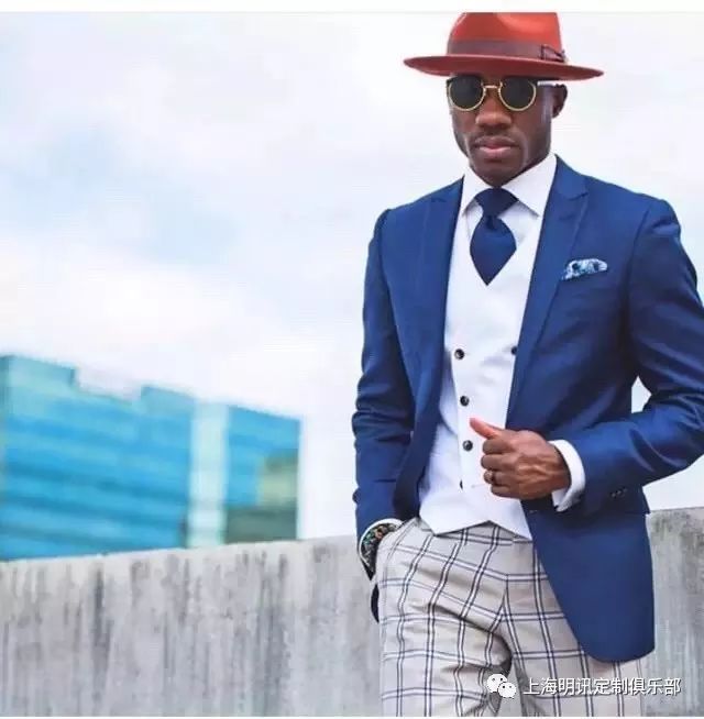 单粒扣西装时尚搭配-西装一粒扣子的正确扣法(图14) 单粒扣西装时尚搭配_西装一粒扣子的正确扣法_西装单粒扣系不系