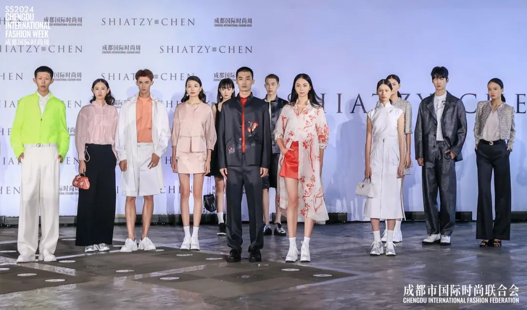 瑞丽时尚论坛-瑞丽时装杂志图片大全(图13) 瑞丽时装杂志图片大全_瑞丽时尚论坛_瑞丽时装杂志