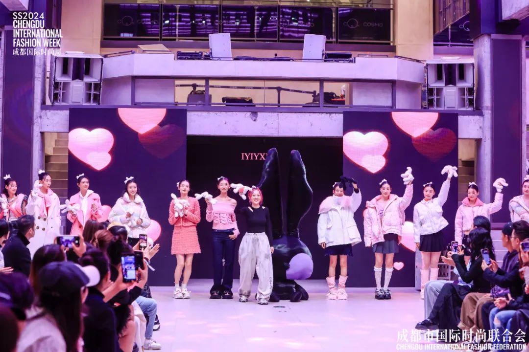 瑞丽时尚论坛-瑞丽时装杂志图片大全(图20) 瑞丽时装杂志图片大全_瑞丽时尚论坛_瑞丽时装杂志