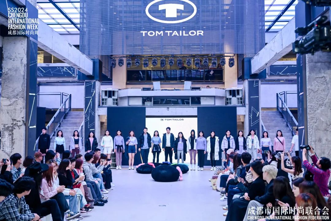 瑞丽时尚论坛-瑞丽时装杂志图片大全(图21) 瑞丽时装杂志_瑞丽时尚论坛_瑞丽时装杂志图片大全