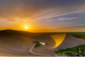 鸣沙山月牙泉旅游攻略-鸣沙山月牙泉航拍照片(图4) 鸣沙山月牙泉旅游攻略_鸣沙山月牙泉位置_鸣沙山月牙泉航拍照片