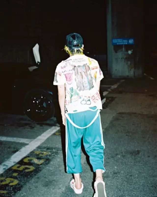 红裤子搭配时尚图片-搭配时尚裤子图片红色大衣(图21) 搭配时尚裤子图片红色_红裤子搭配时尚图片_搭配时尚裤子图片红色大衣