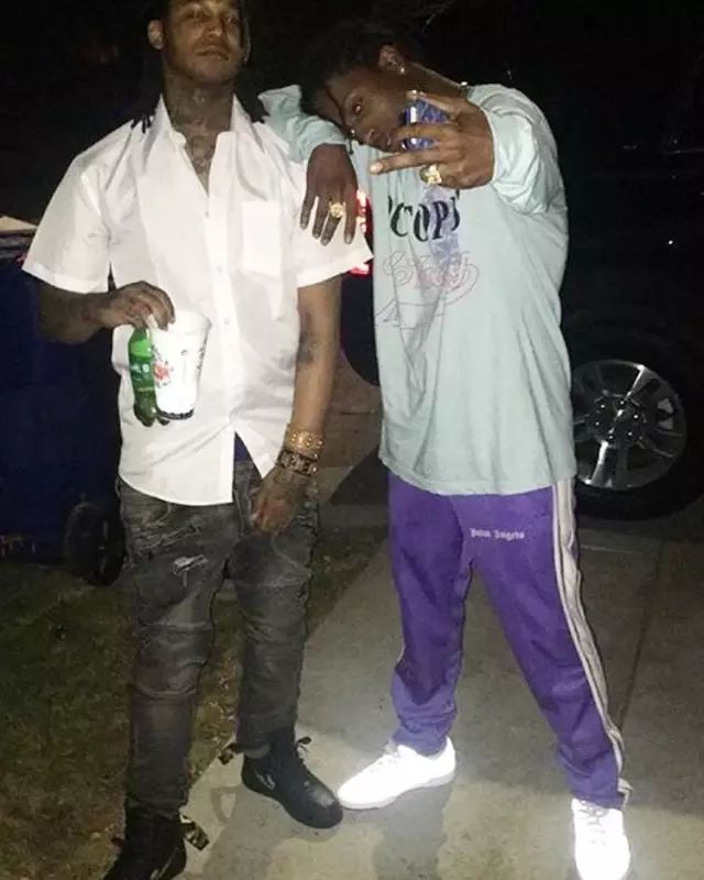 红裤子搭配时尚图片-搭配时尚裤子图片红色大衣(图31) 红裤子搭配时尚图片_搭配时尚裤子图片红色_搭配时尚裤子图片红色大衣