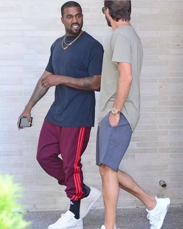 红裤子搭配时尚图片-搭配时尚裤子图片红色大衣(图38) 搭配时尚裤子图片红色大衣_红裤子搭配时尚图片_搭配时尚裤子图片红色