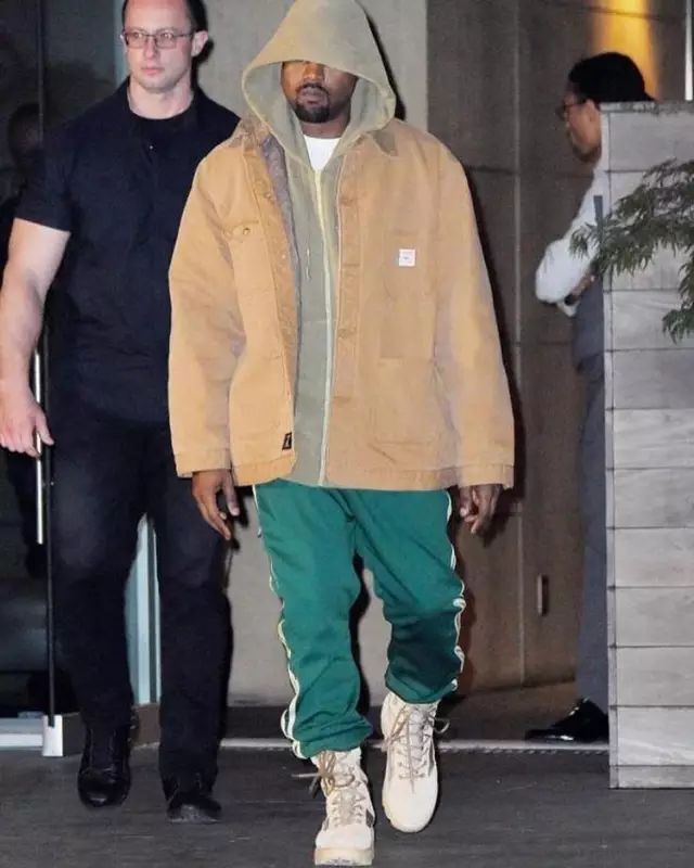 红裤子搭配时尚图片-搭配时尚裤子图片红色大衣(图42) 红裤子搭配时尚图片_搭配时尚裤子图片红色_搭配时尚裤子图片红色大衣