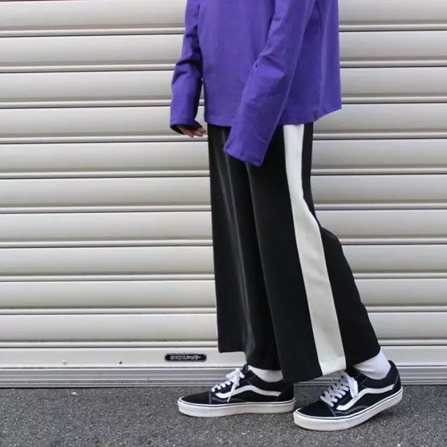 红裤子搭配时尚图片-搭配时尚裤子图片红色大衣(图51) 搭配时尚裤子图片红色大衣_红裤子搭配时尚图片_搭配时尚裤子图片红色