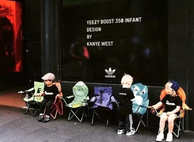 红裤子搭配时尚图片-搭配时尚裤子图片红色大衣(图7) 搭配时尚裤子图片红色大衣_搭配时尚裤子图片红色_红裤子搭配时尚图片