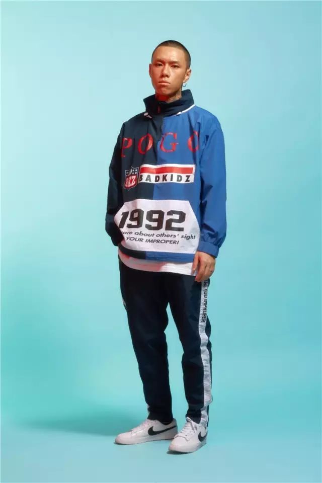 红裤子搭配时尚图片-搭配时尚裤子图片红色大衣(图56) 搭配时尚裤子图片红色_红裤子搭配时尚图片_搭配时尚裤子图片红色大衣