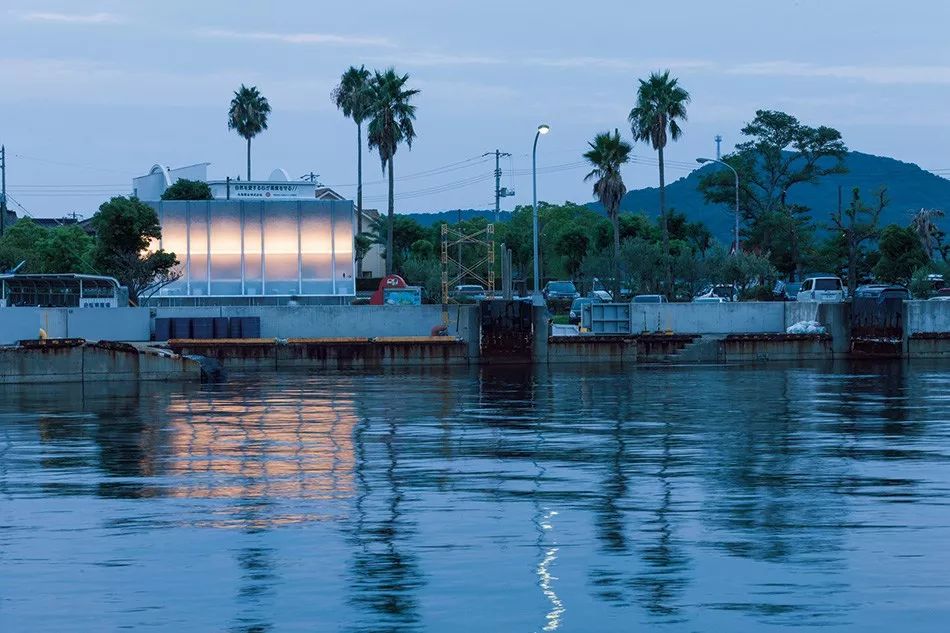 时尚魔女冬图片-魔女时装(图44) 魔女服装素材_时尚魔女冬图片_魔女时装