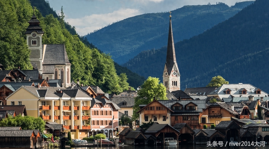 奥地利最美的小镇，被列入世界文化遗产，在中国也仿制了一座