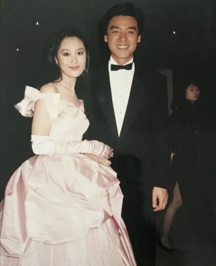 口红时尚图片素材_口红款式图_口红时尚图片