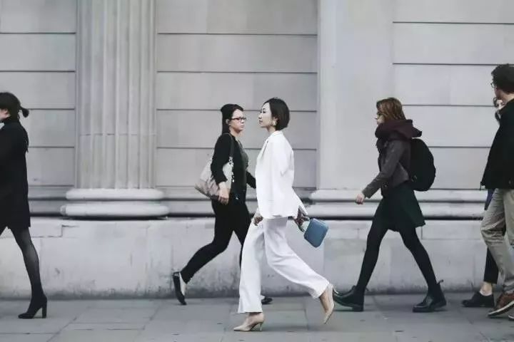 时尚编辑招聘启事_资深时尚编辑招聘_资深招聘时尚编辑岗位