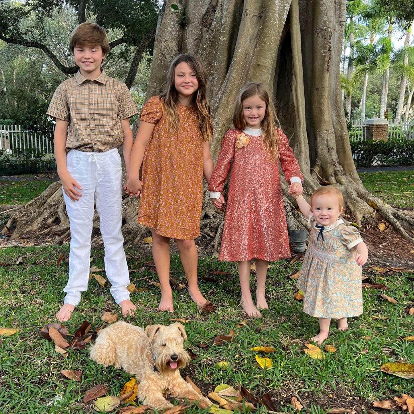 灰色时尚_63岁 灰发造型 模特 女时尚设计师 有自己品牌_时装秀灰色高级感穿搭