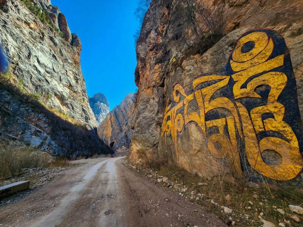 西藏旅游川藏线进青藏线出_2024川藏线进青藏线出旅游攻略_青藏进川藏出自驾攻略