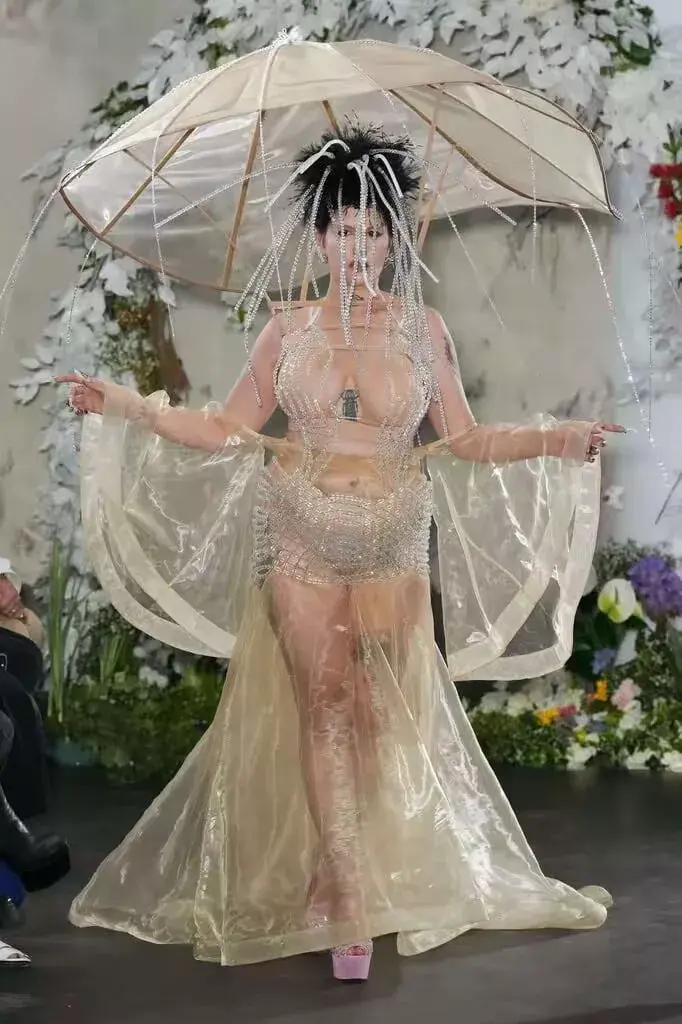 时尚走秀服装2024_服装走秀2020_服装走秀2019视频